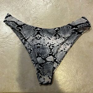 black and white snake print bathing suit bottomt bottoms